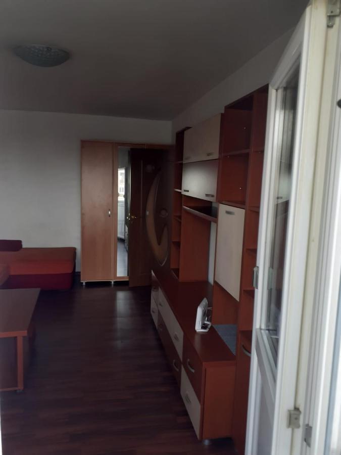 Studio H Bukares Bagian luar foto